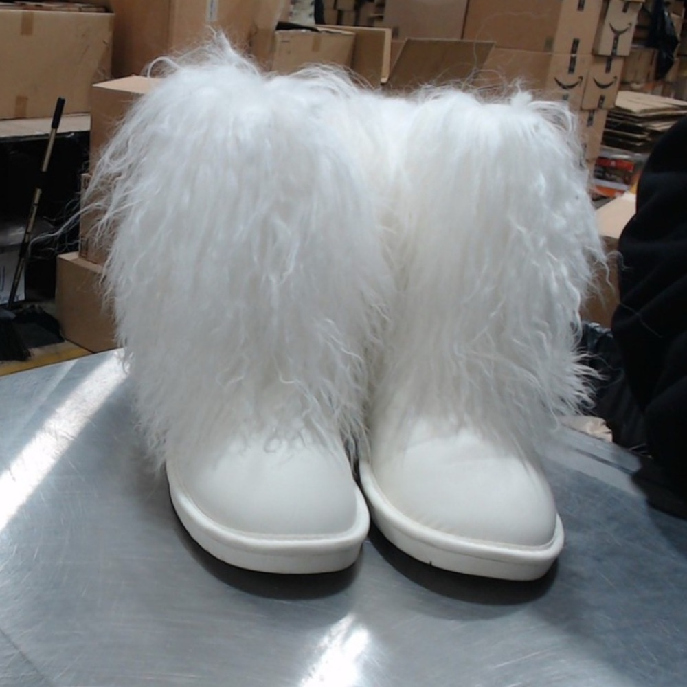 NEW in Box BearPaw Fluffy Mongolian Lamb Fur Sheepskin Bearpaw Boots